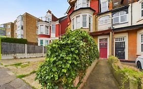 Modern 1-Bedroom Retreat In Westcliff With Fully Equipped Kitchen And Streaming Services